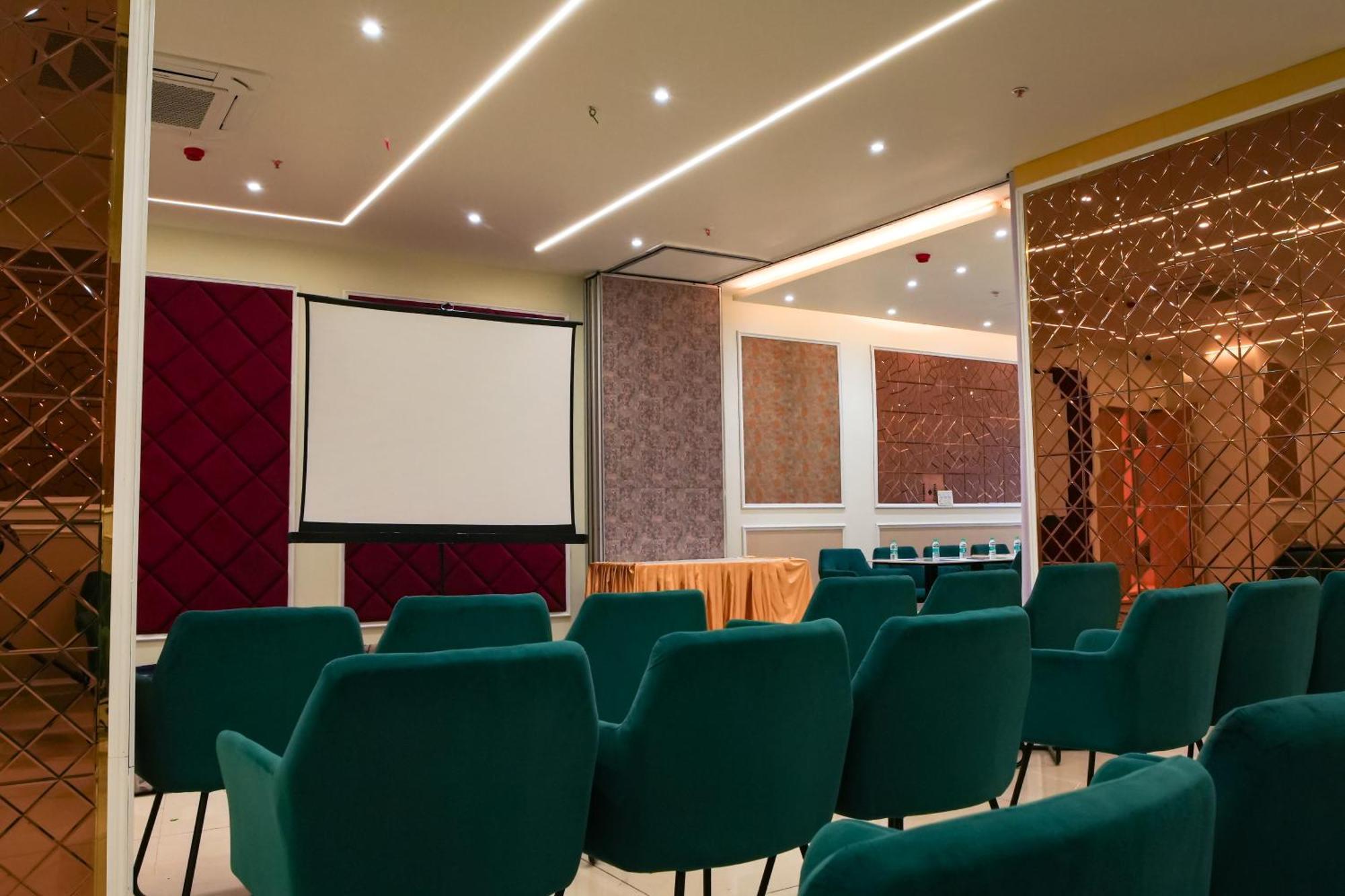 Mohali Acr Luxury Hotel מראה חיצוני תמונה