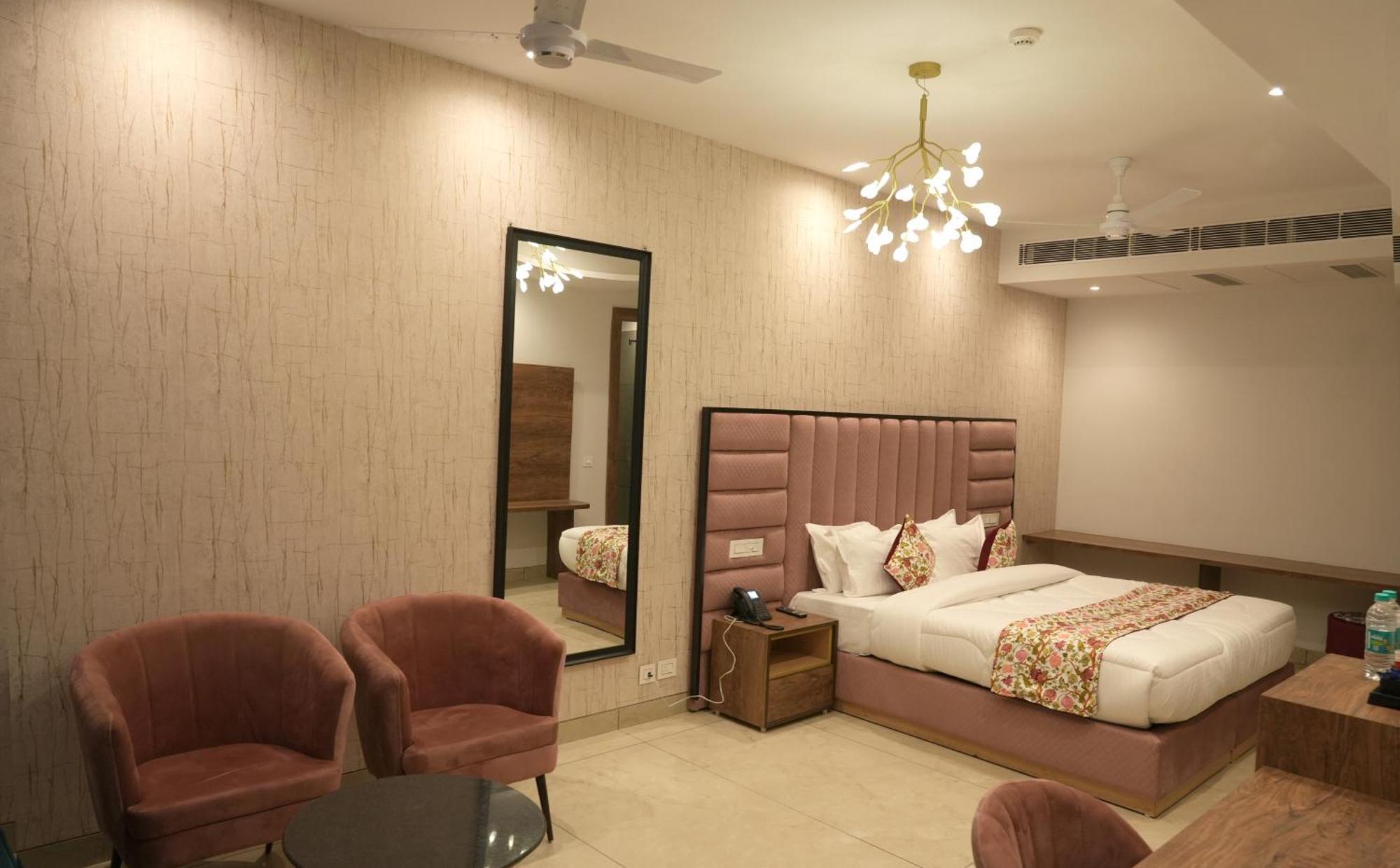 Mohali Acr Luxury Hotel מראה חיצוני תמונה