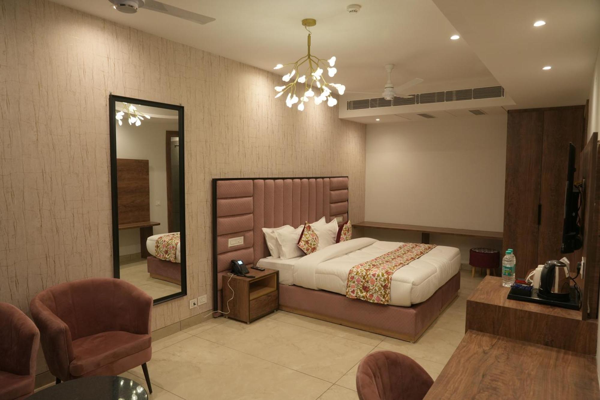 Mohali Acr Luxury Hotel מראה חיצוני תמונה