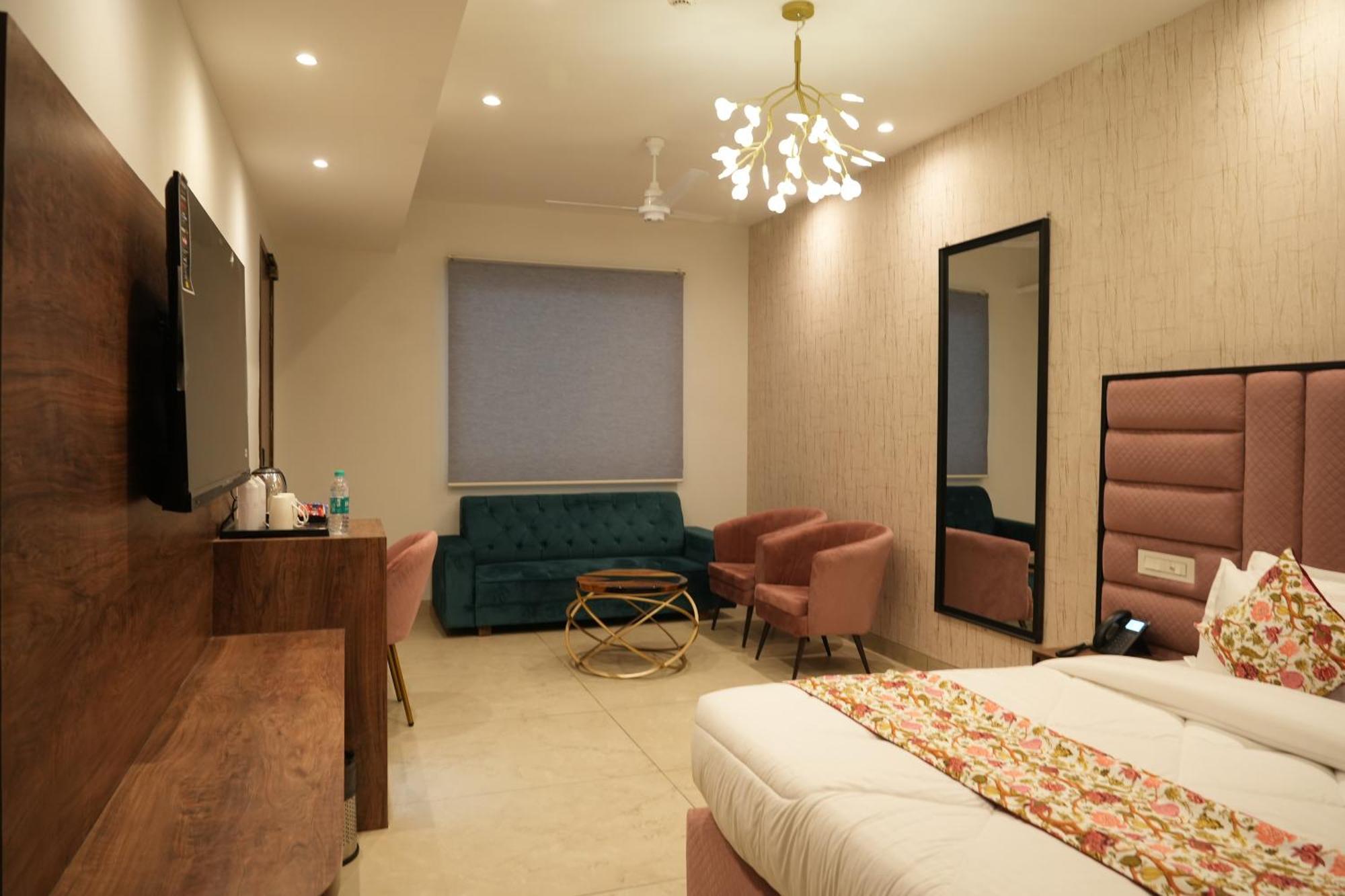 Mohali Acr Luxury Hotel מראה חיצוני תמונה