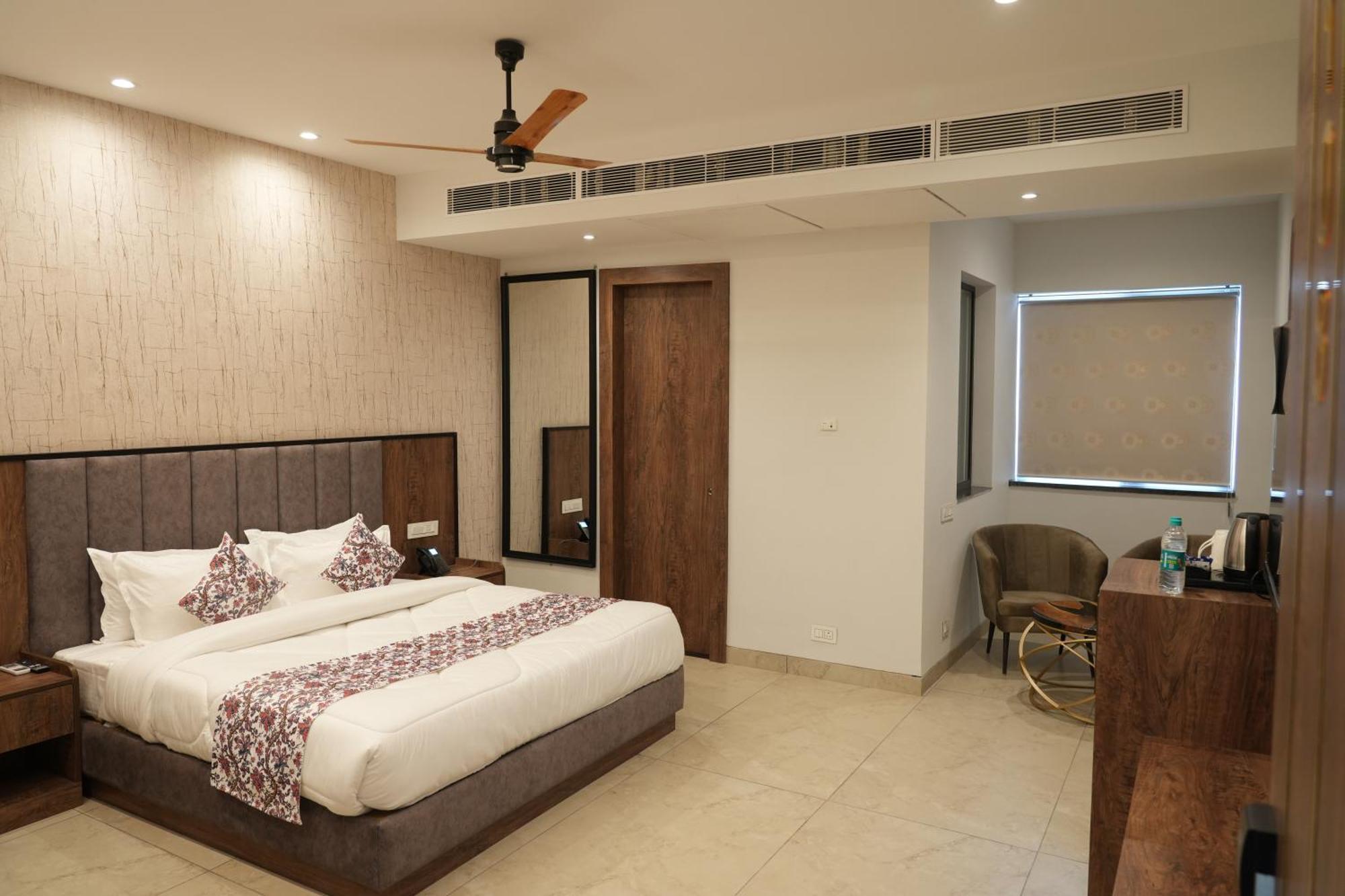 Mohali Acr Luxury Hotel מראה חיצוני תמונה
