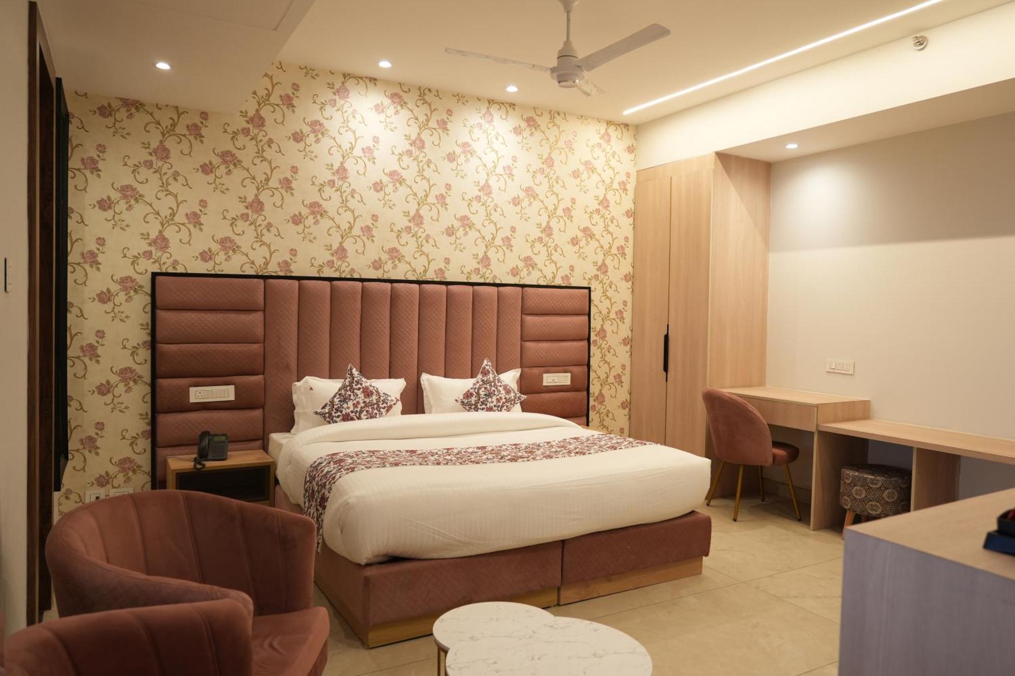 Mohali Acr Luxury Hotel מראה חיצוני תמונה