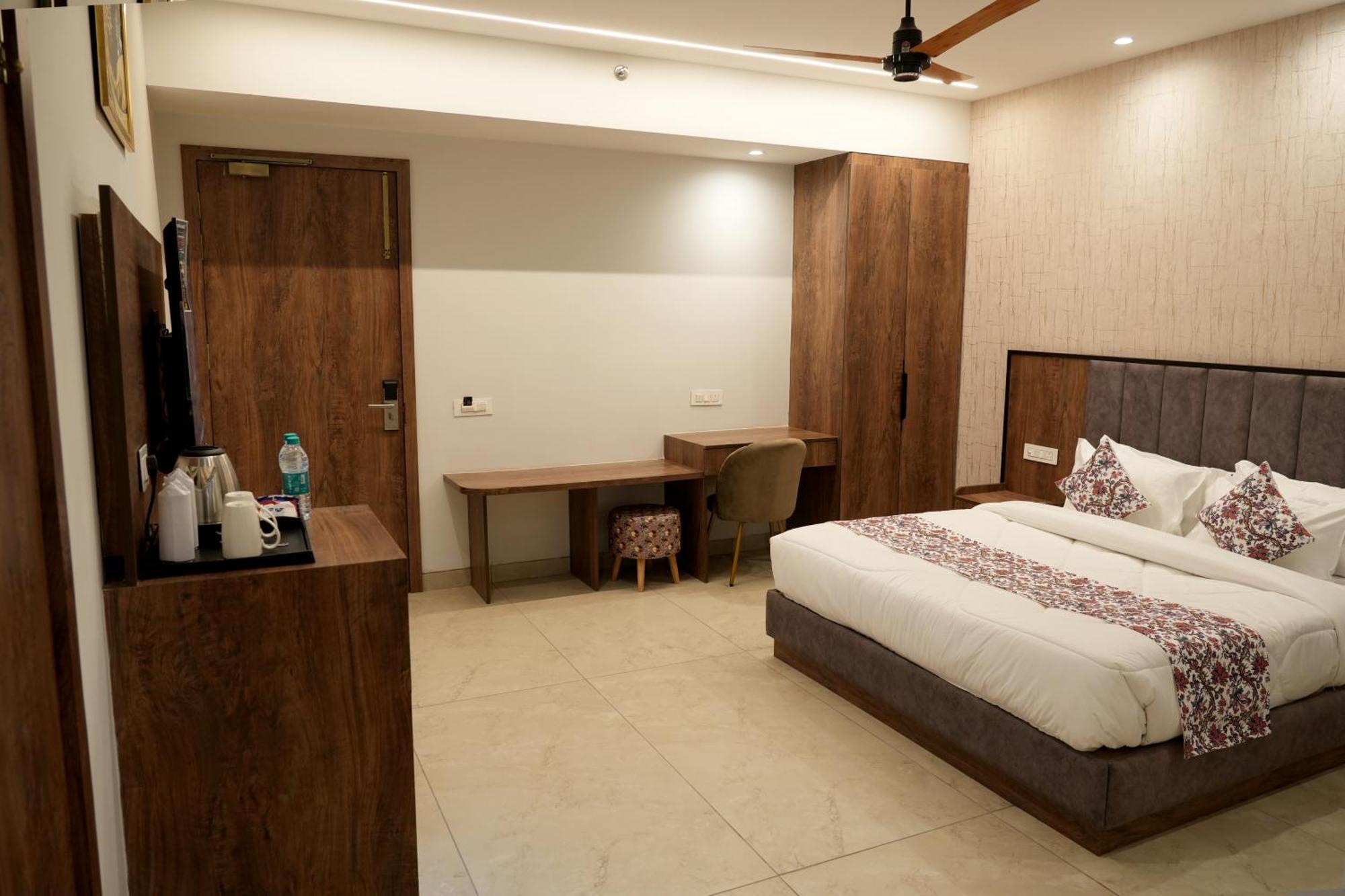 Mohali Acr Luxury Hotel מראה חיצוני תמונה