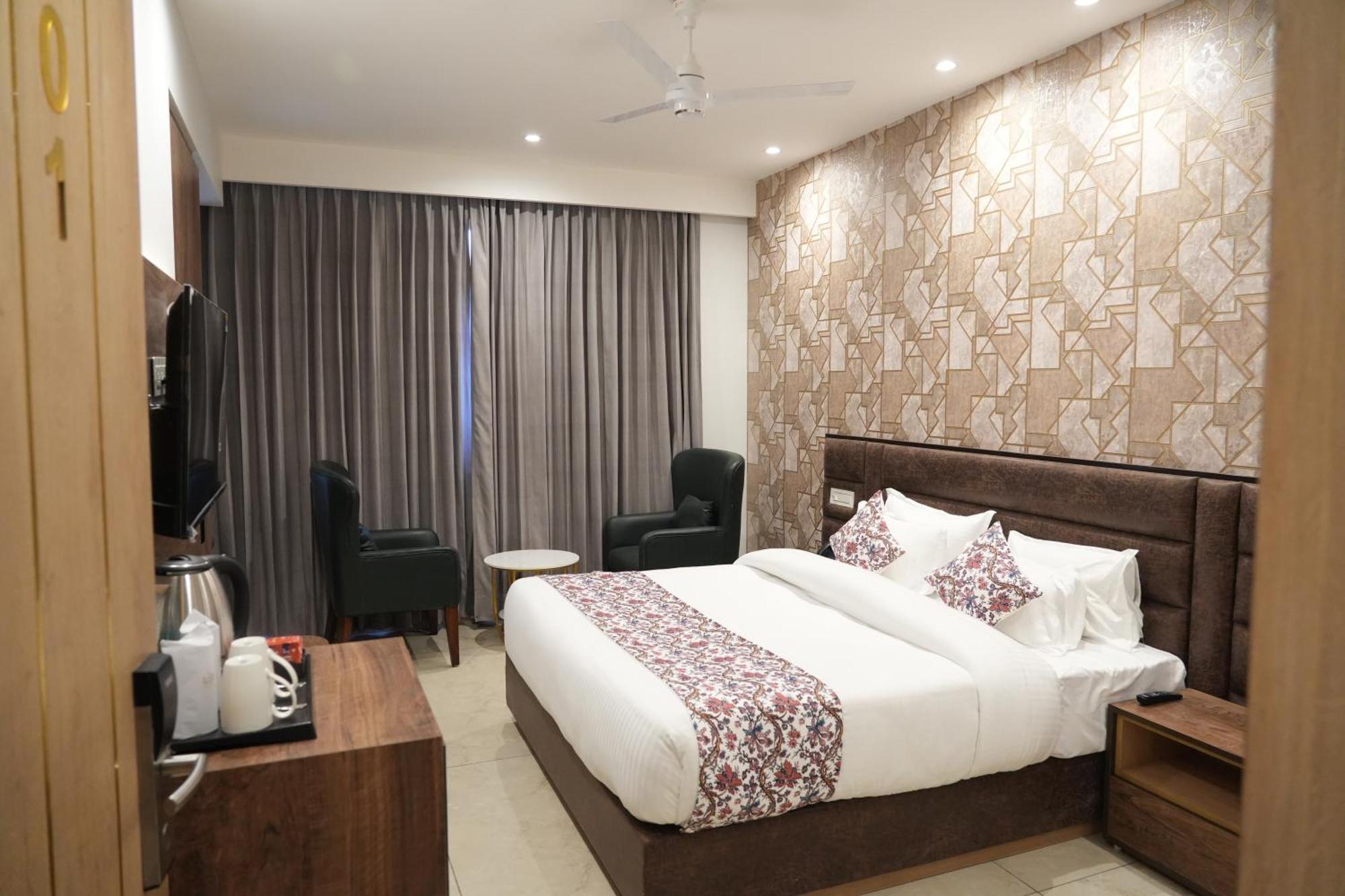 Mohali Acr Luxury Hotel מראה חיצוני תמונה